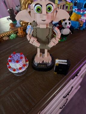 Lego Dobby Figure in Tan, Olive, Black & White